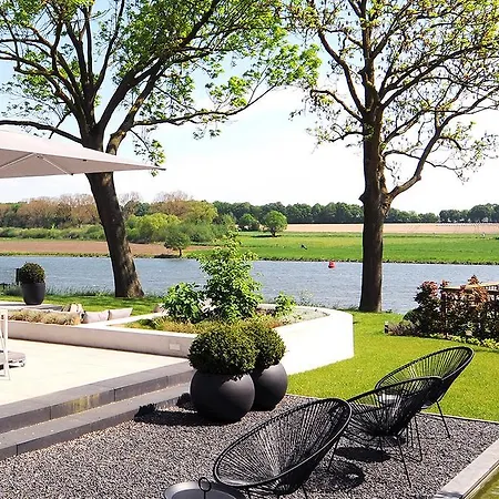 Het Raadhuys - Design Bed & Breakfast Kessel (Limburg)